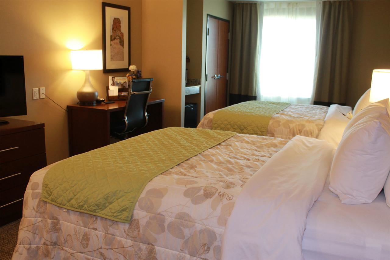 Heartland Inn And Suites Wheatland Buitenkant foto
