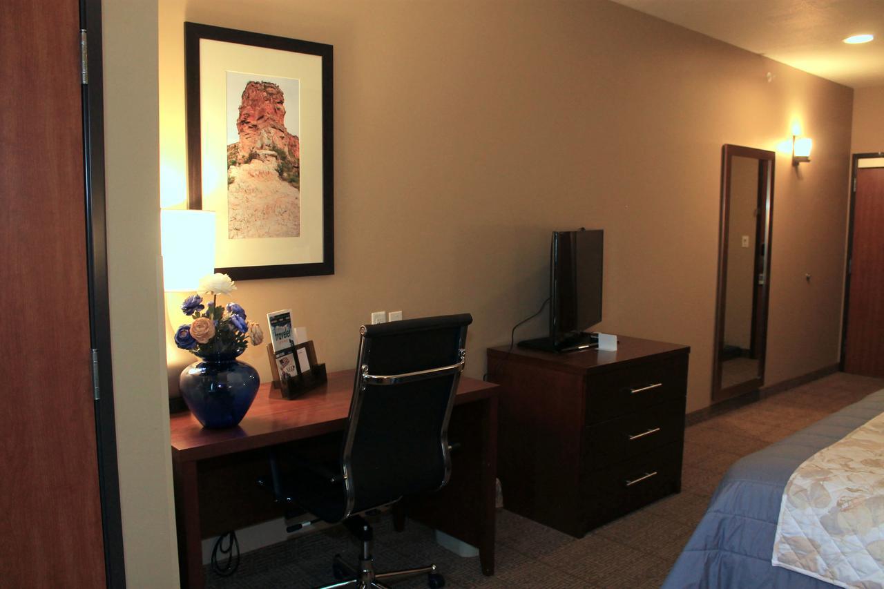 Heartland Inn And Suites Wheatland Buitenkant foto