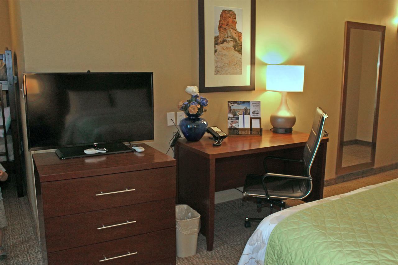 Heartland Inn And Suites Wheatland Buitenkant foto