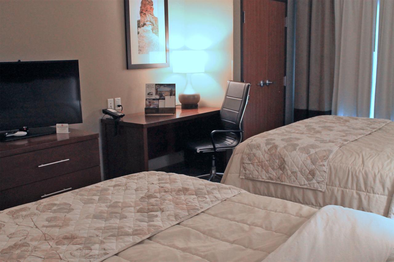 Heartland Inn And Suites Wheatland Buitenkant foto