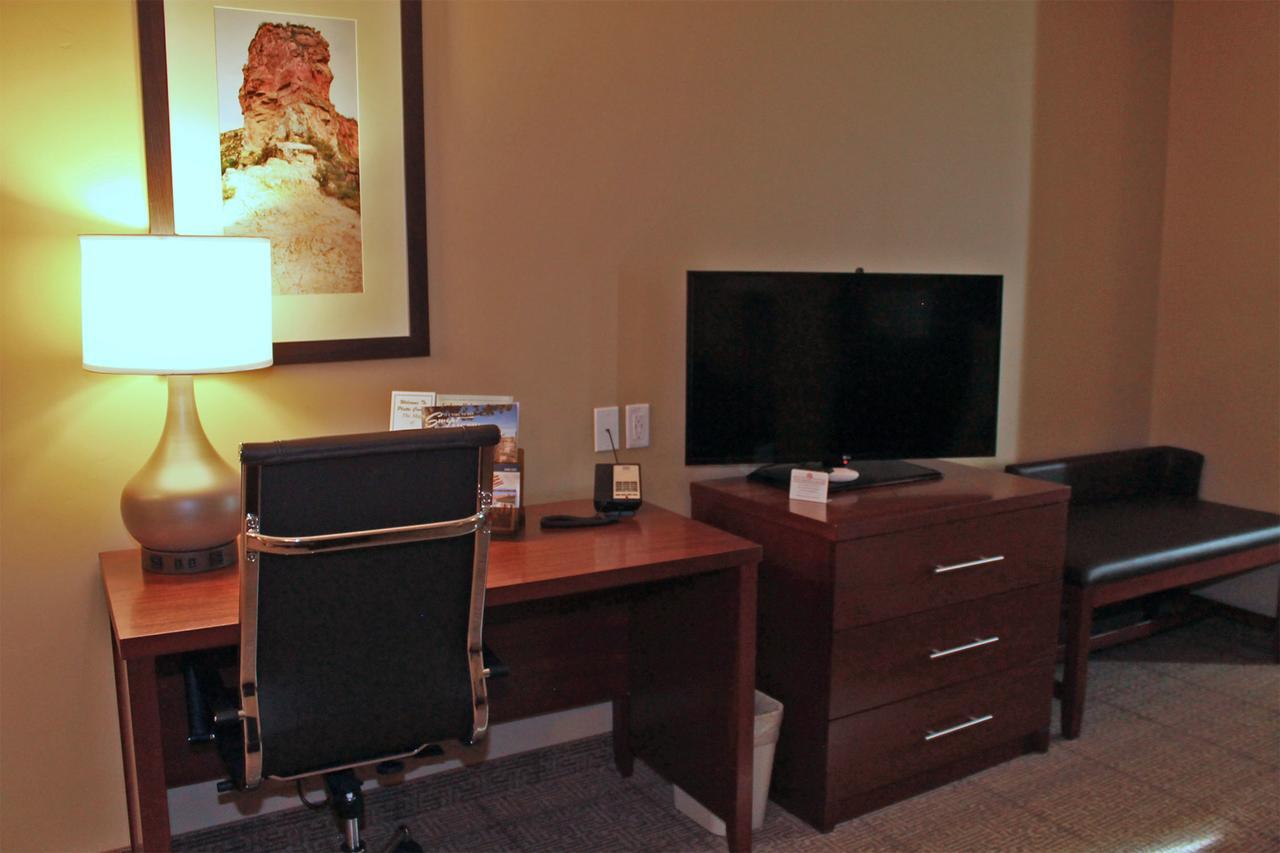 Heartland Inn And Suites Wheatland Buitenkant foto