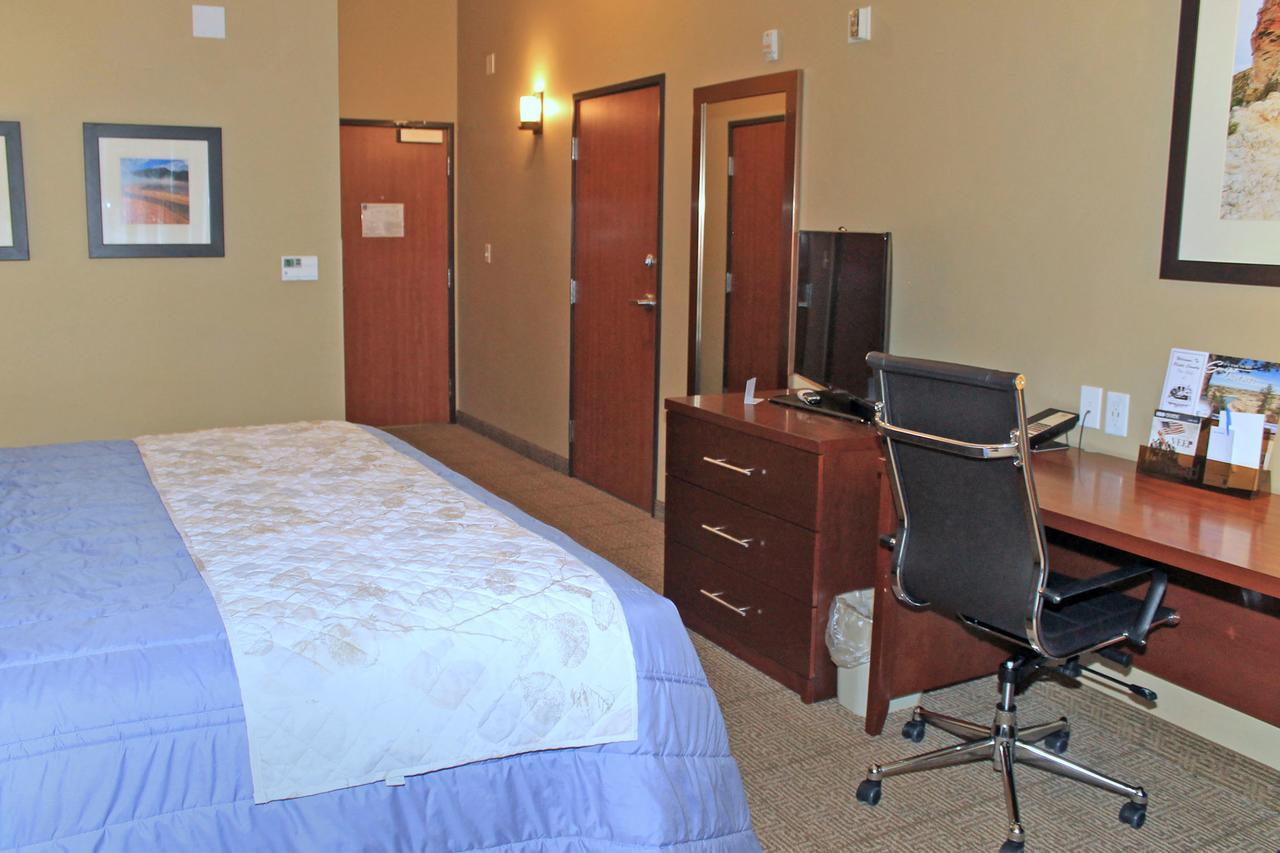 Heartland Inn And Suites Wheatland Buitenkant foto
