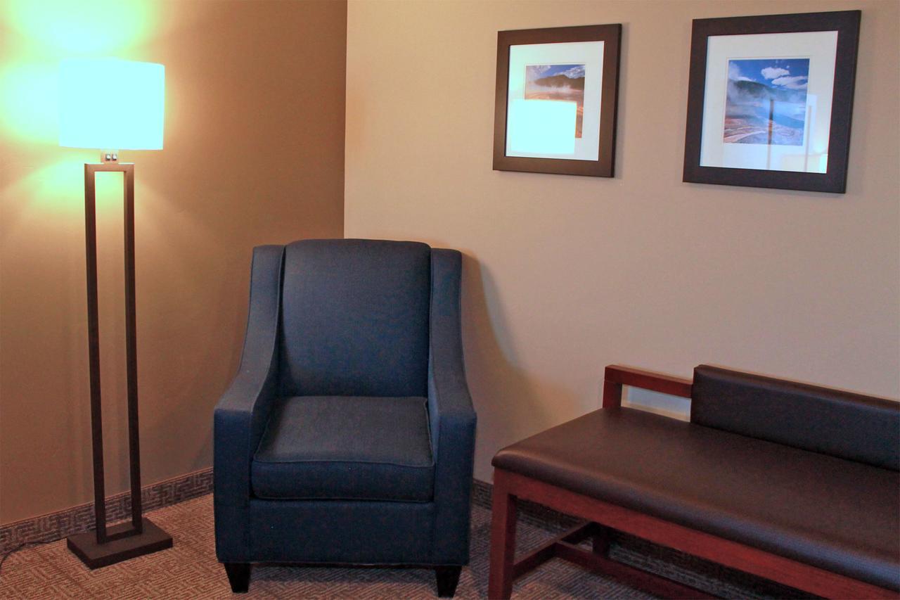 Heartland Inn And Suites Wheatland Buitenkant foto