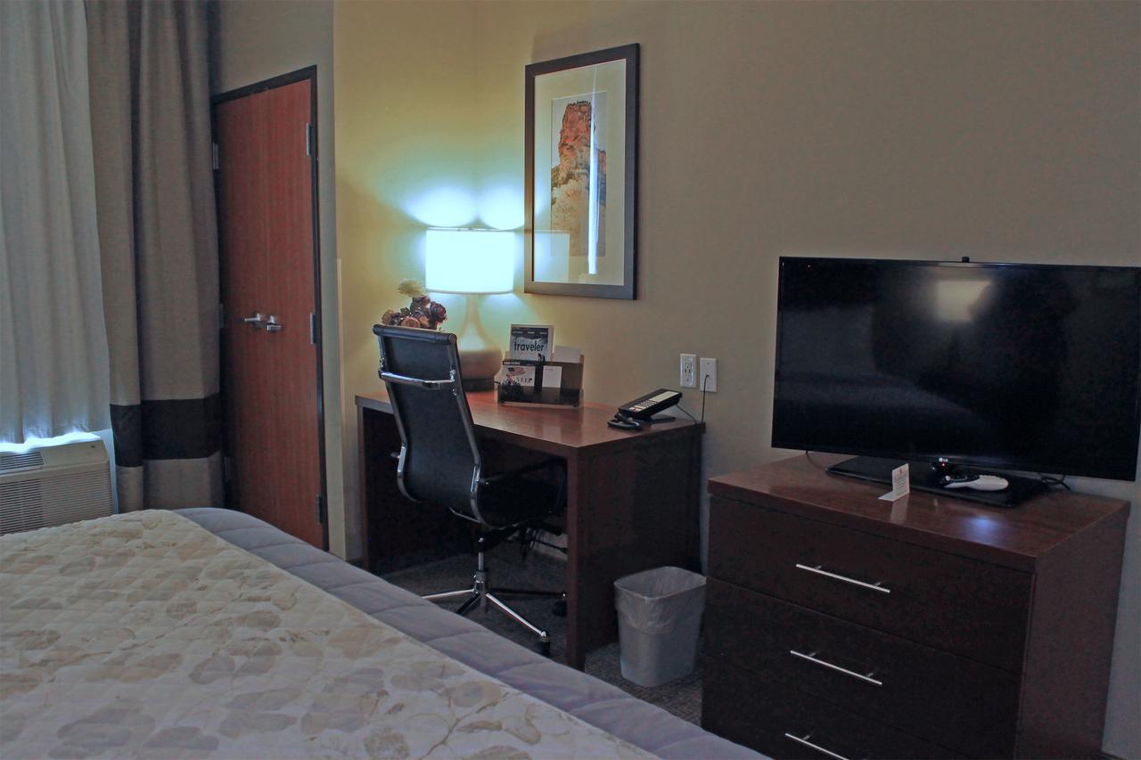 Heartland Inn And Suites Wheatland Buitenkant foto