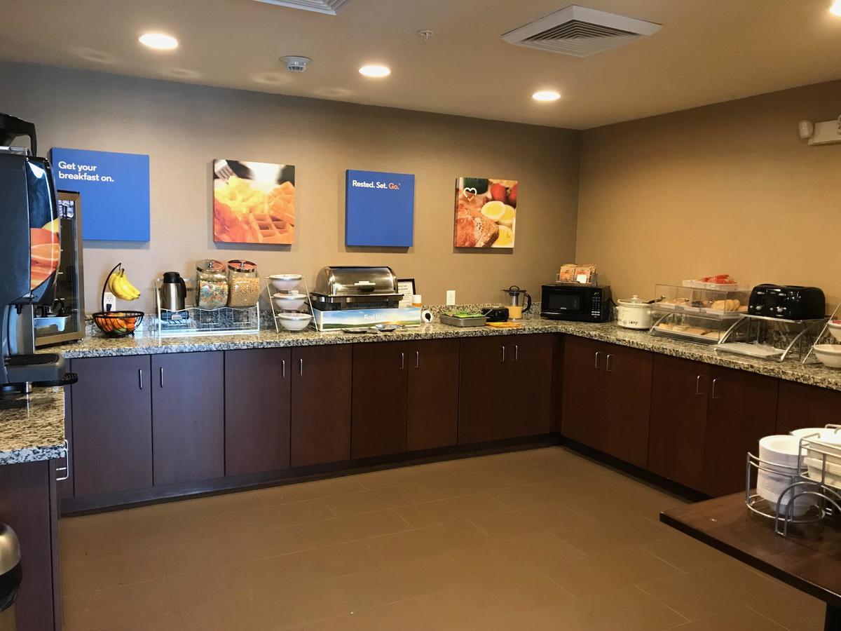 Heartland Inn And Suites Wheatland Buitenkant foto