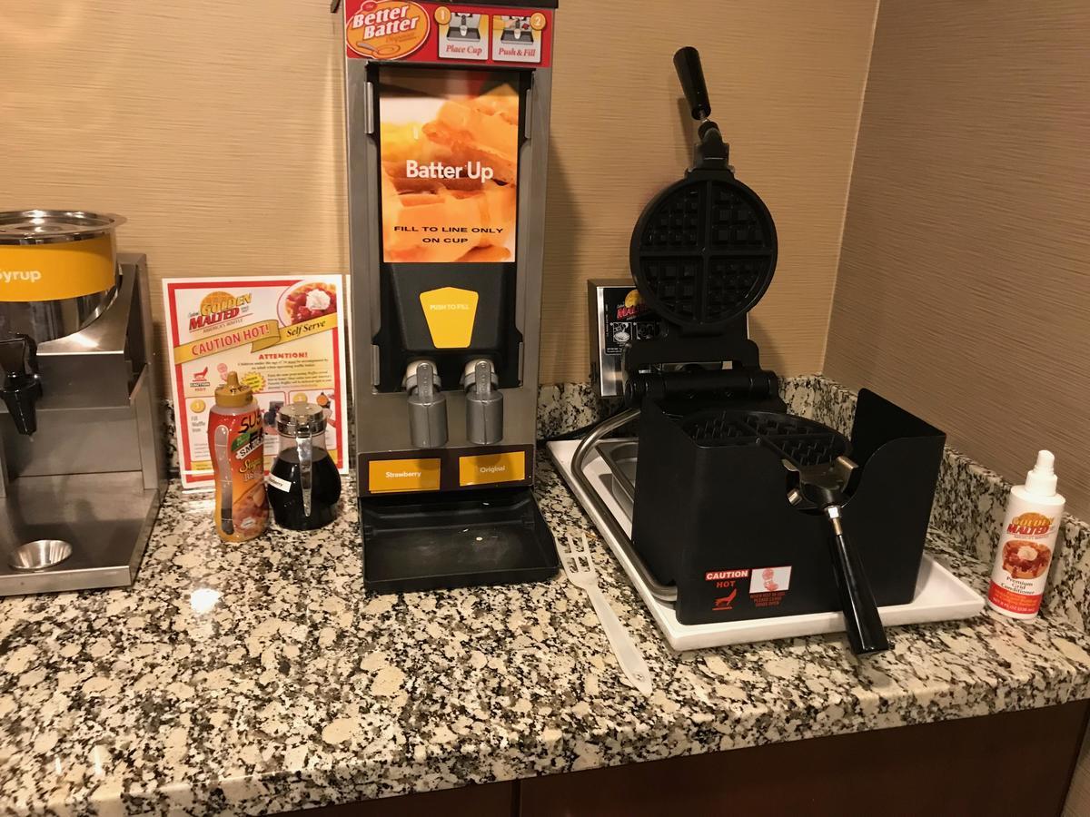 Heartland Inn And Suites Wheatland Buitenkant foto