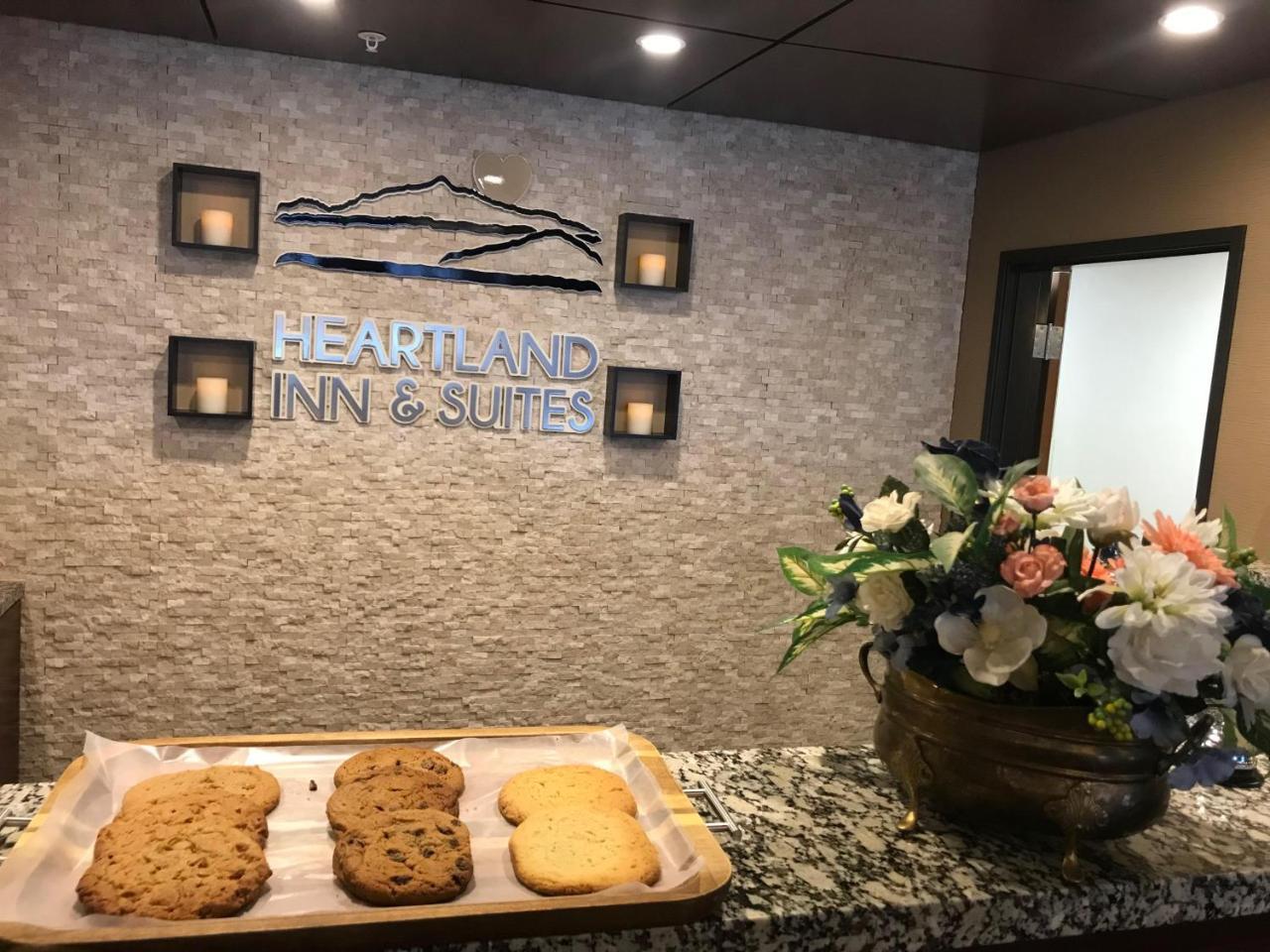 Heartland Inn And Suites Wheatland Buitenkant foto